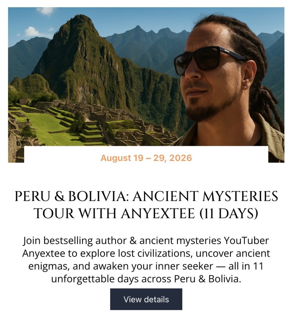 Peru & Bolivia Tour with Anyextee in front of Macchu Picchu
