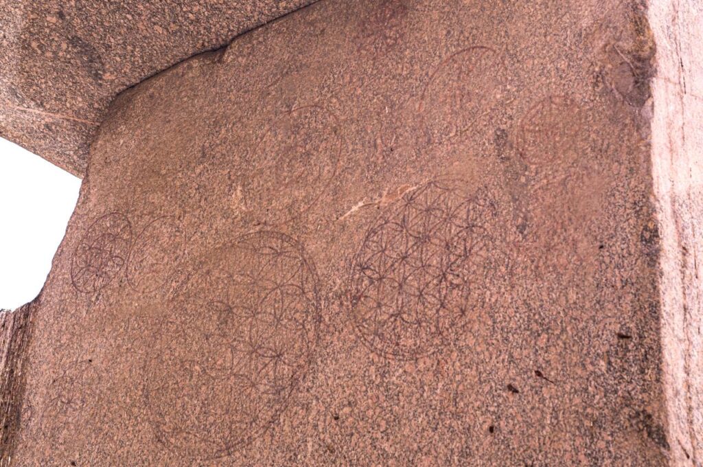 Flower of Life patterns on Osireion granite pillars